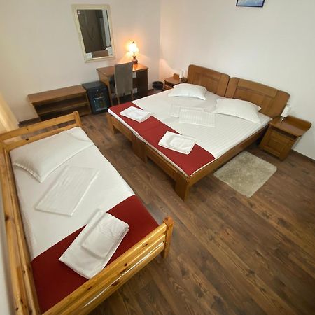 サトゥ・マーレ Casa Irinella Bed & Breakfast エクステリア 写真