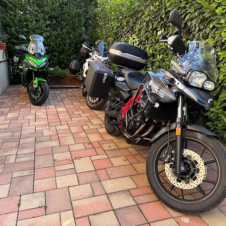 サトゥ・マーレ Casa Irinella Bed & Breakfast エクステリア 写真