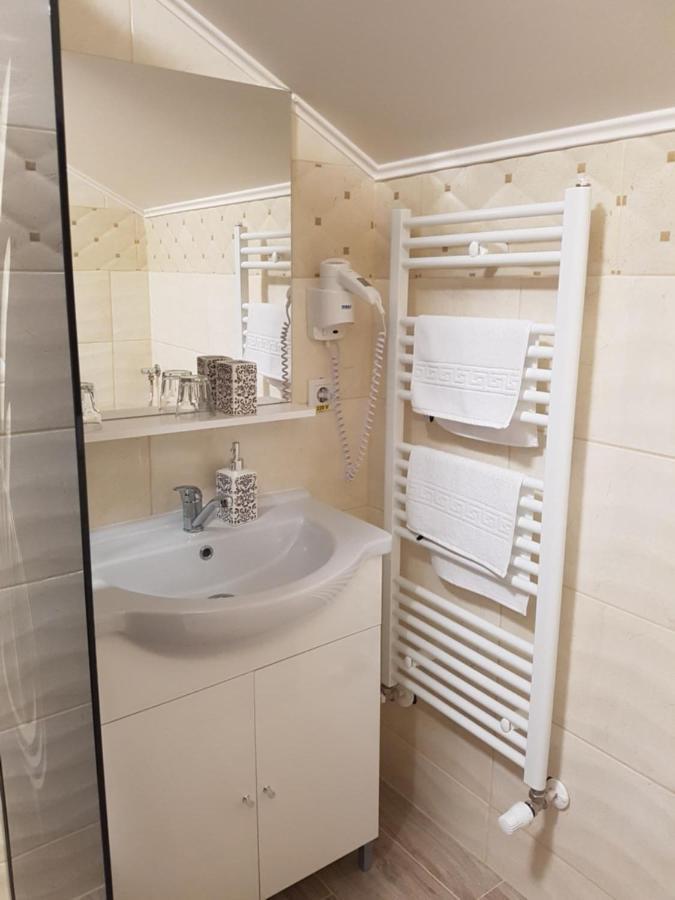 サトゥ・マーレ Casa Irinella Bed & Breakfast エクステリア 写真