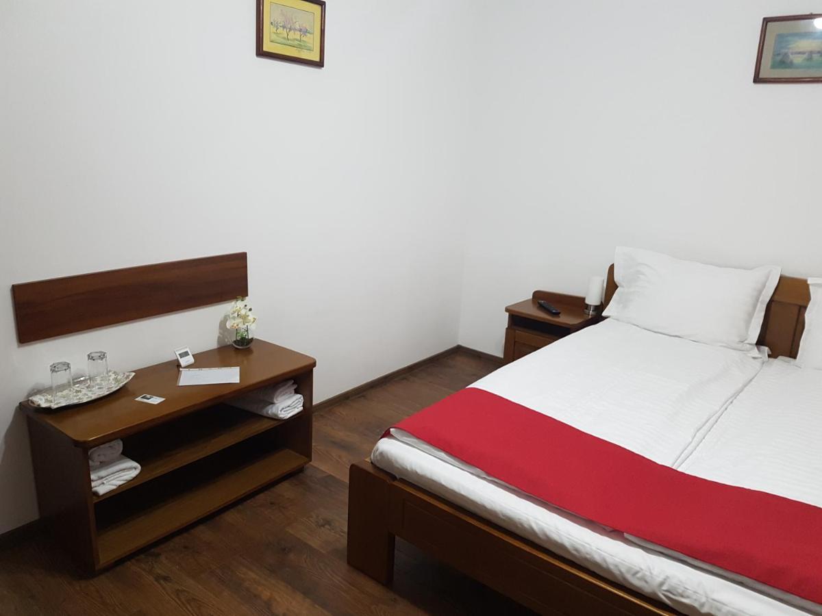サトゥ・マーレ Casa Irinella Bed & Breakfast エクステリア 写真