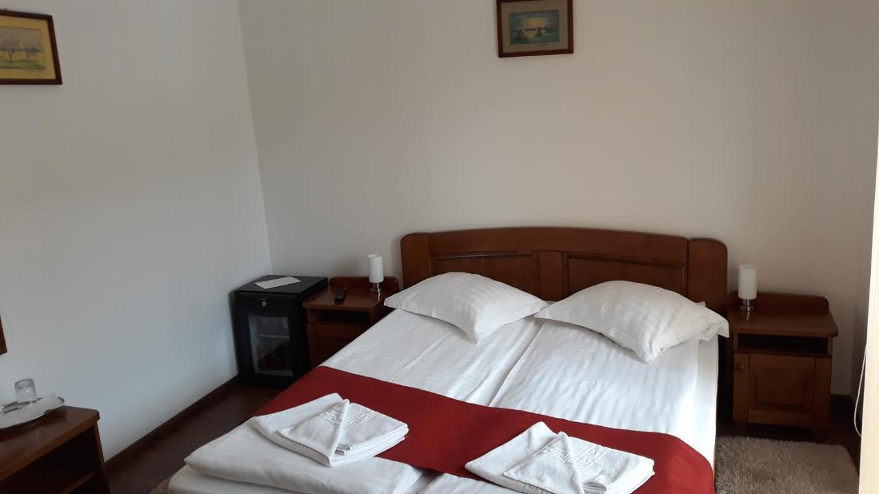 サトゥ・マーレ Casa Irinella Bed & Breakfast エクステリア 写真