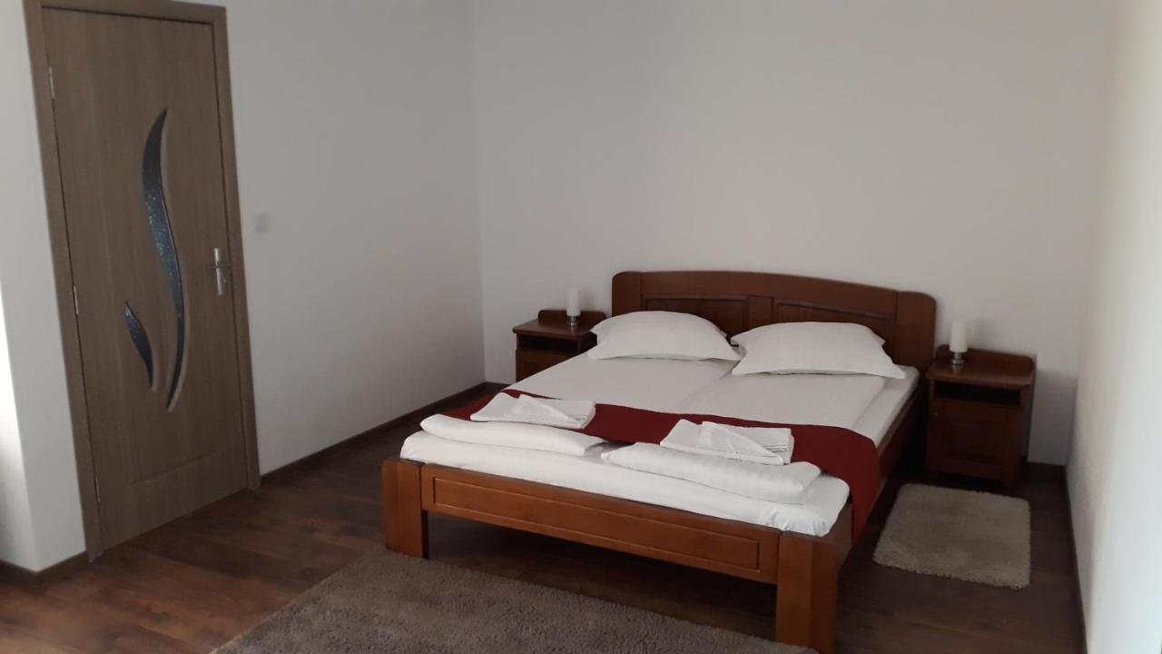 サトゥ・マーレ Casa Irinella Bed & Breakfast エクステリア 写真