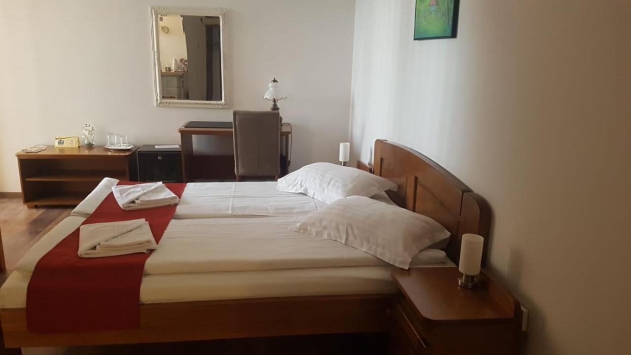 サトゥ・マーレ Casa Irinella Bed & Breakfast エクステリア 写真