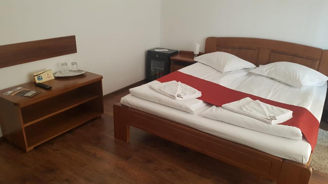 サトゥ・マーレ Casa Irinella Bed & Breakfast エクステリア 写真