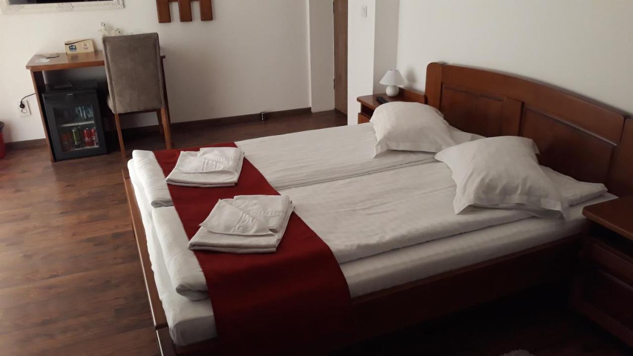 サトゥ・マーレ Casa Irinella Bed & Breakfast エクステリア 写真