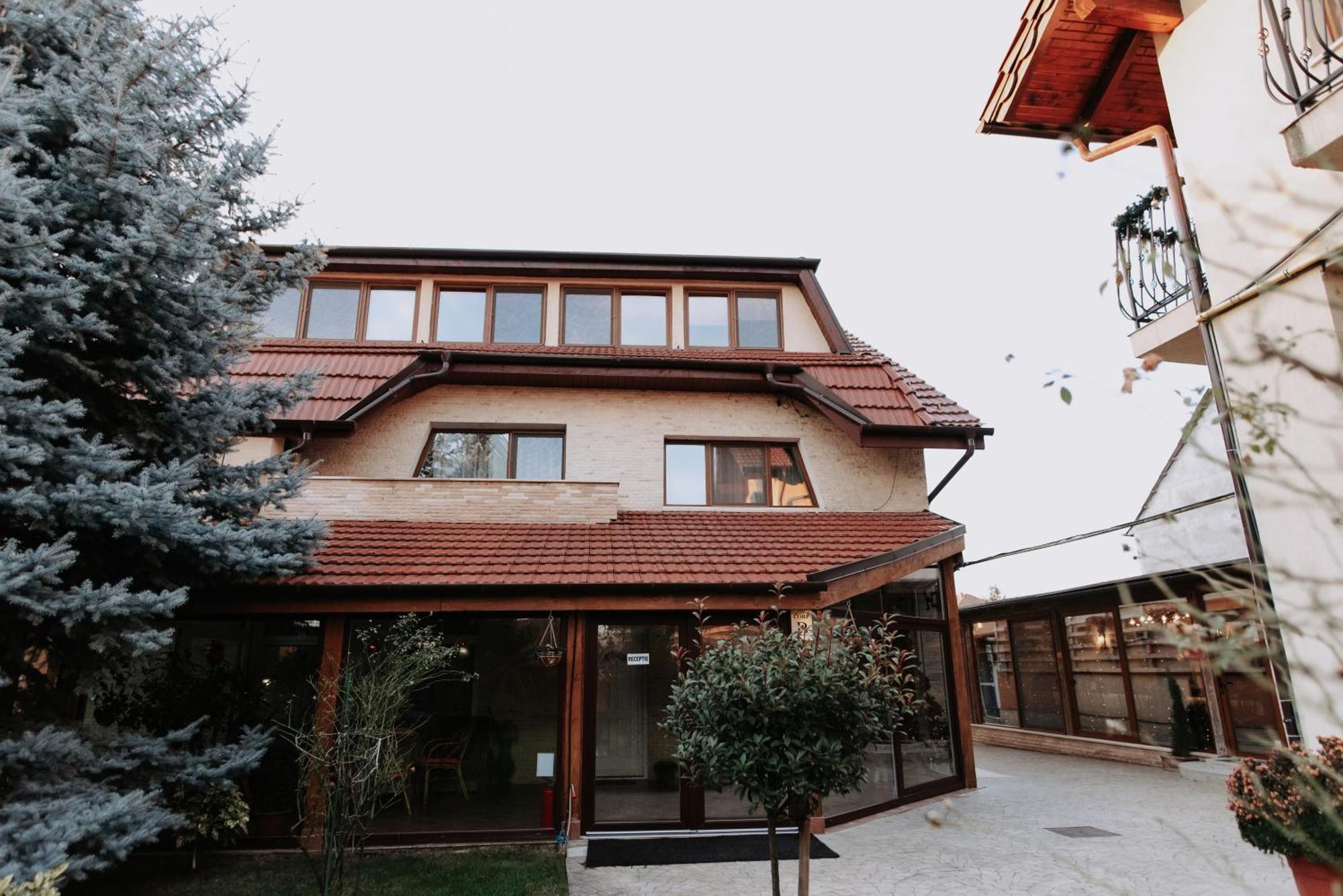 サトゥ・マーレ Casa Irinella Bed & Breakfast エクステリア 写真